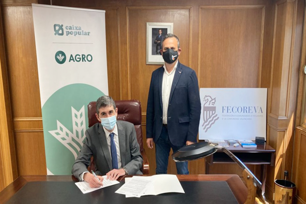 Signatura conveni entre FECOREVA i Caixa Popular