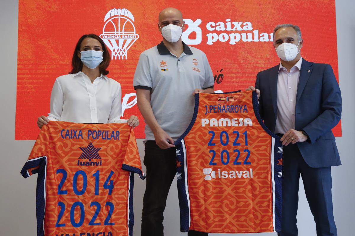 Presentació de Jaime Peñarroya, nou entrenador del Valencia Basket, a l'oficina de Caixa Popular
