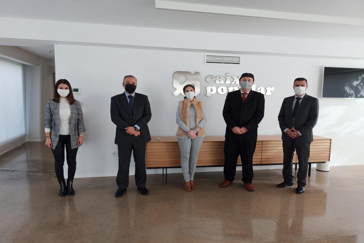Renovación convenio Asímanises con representantes de la asociación y Caixa Popular Renovación convenio Asímanises con representantes de la asociación y Caixa Popular