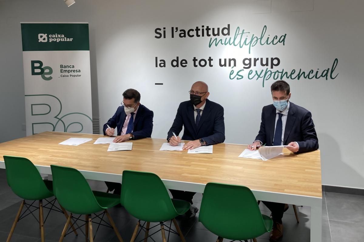 Firma del conveni entre ASELEC i Caixa Popular als servicis centrals de l'entitat financera