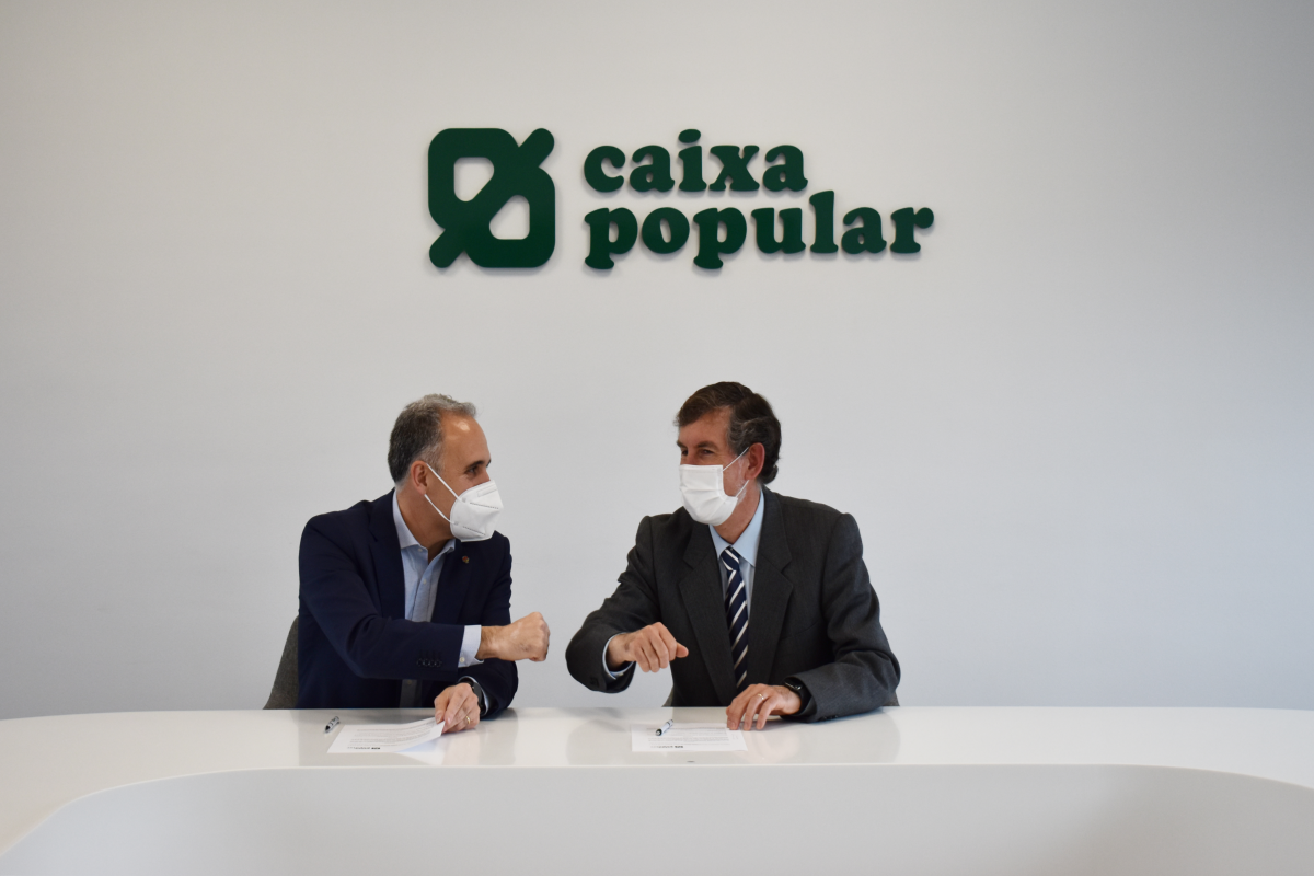 Signatura entre Caixa Popular i Valencia Basket als Servicis Centrals de l'entitat financera