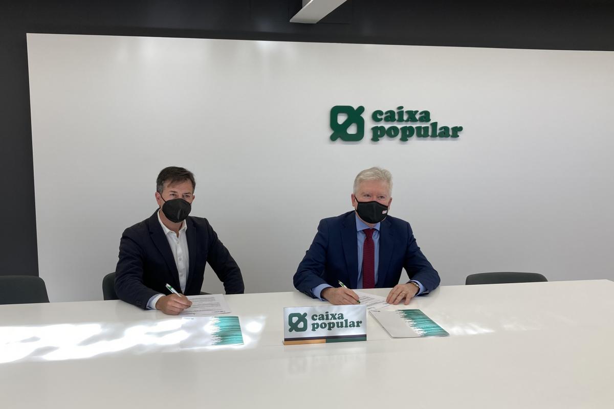 Signatura del conveni entre FEVAMA i Caixa Popular als servicis centrals de l'entitat financera