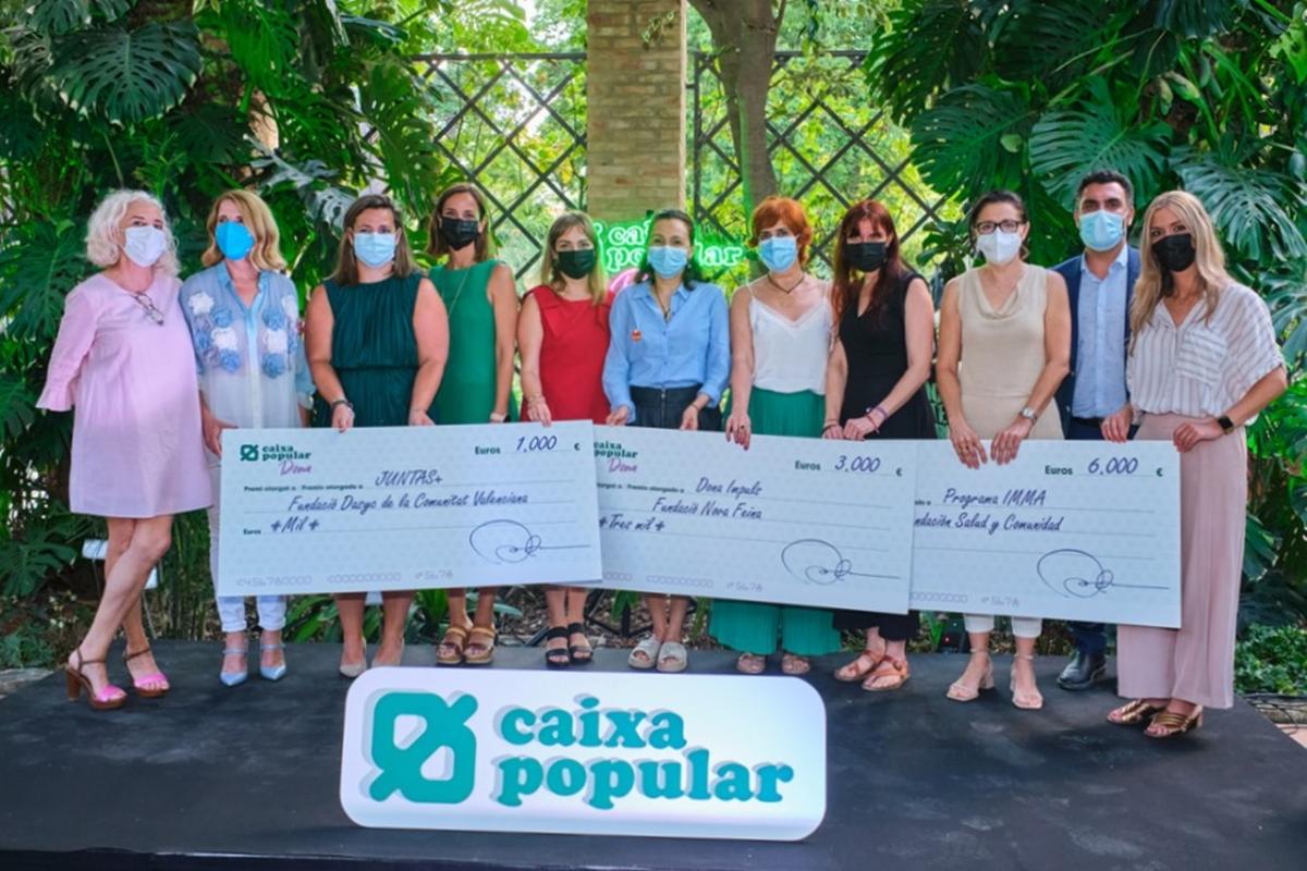 Acto de entrega de las ayudas la igualdad de Caixa Popular en el Jardí Botànic