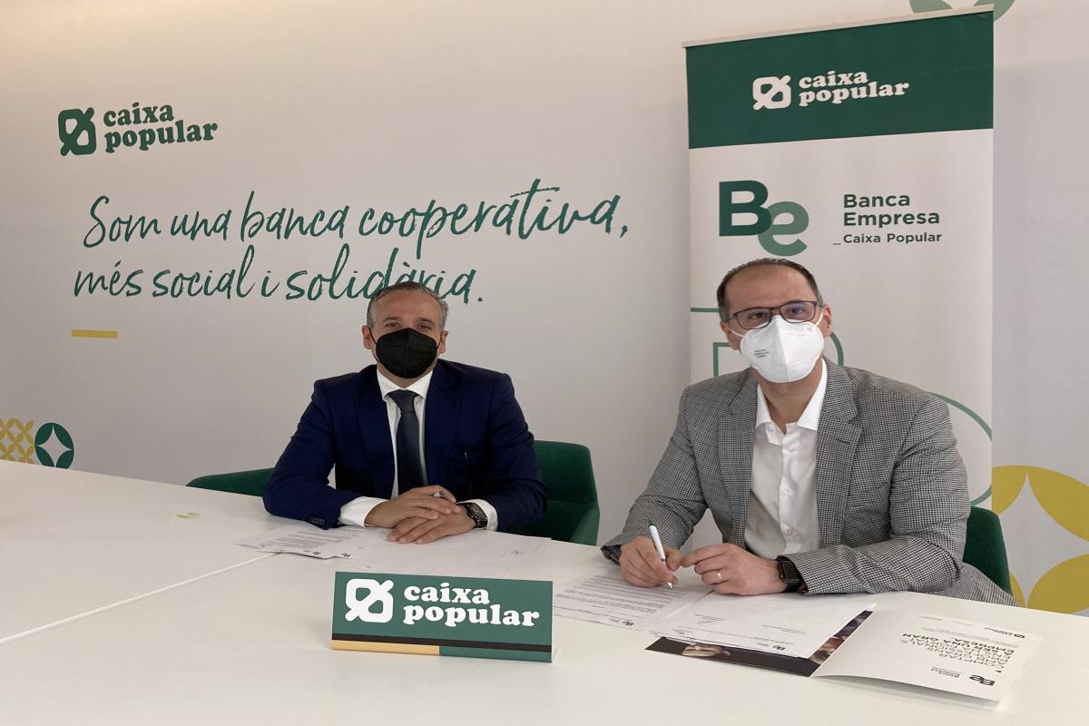 Firma del convenio entre Quimiacova y Caixa Popular Firma del convenio entre Quimiacova y Caixa Popular