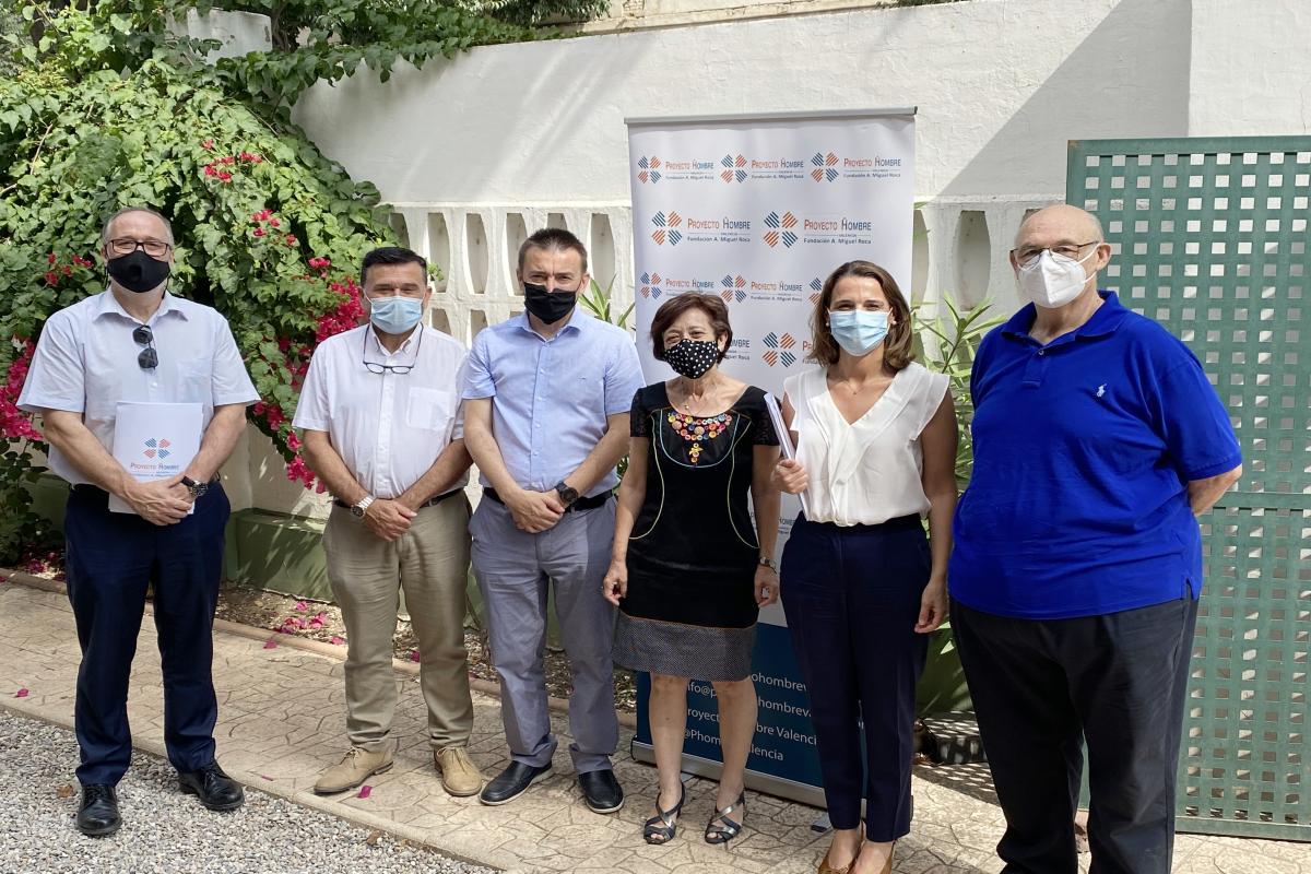 Signatura del conveni entre Caixa Popular i Proyecto Hombre