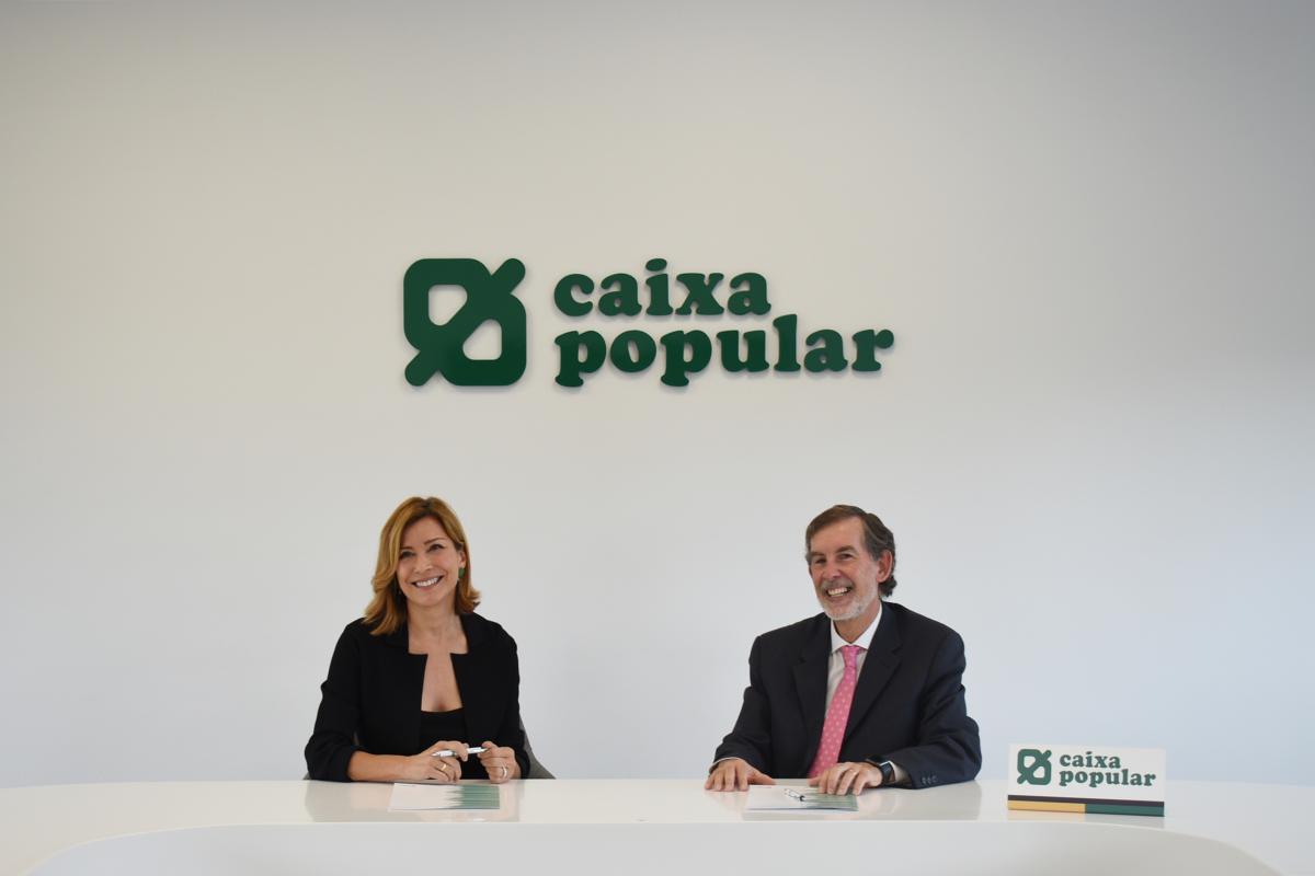 Firma del convenio entre Caixa Popular y Per amor a l'art