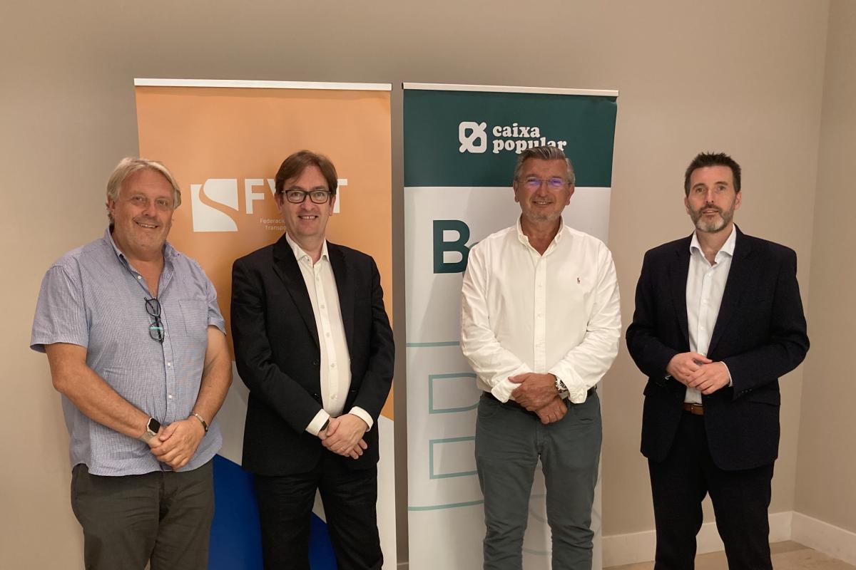 Caixa Popular y FVET consolidan su alianza para impulsar el sector de los transportistas valencianos