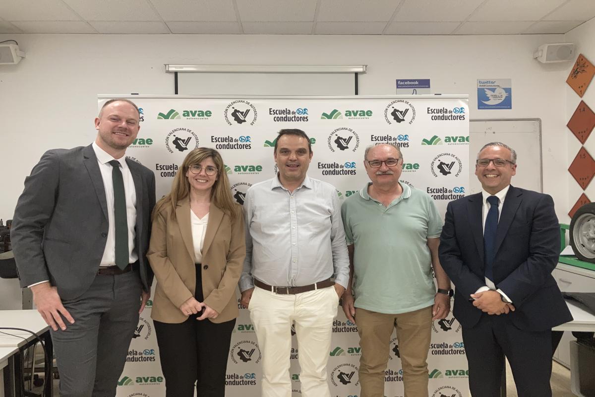 Caixa Popular y AVAE renuevan su compromiso para potenciar el desarrollo de los profesionales formadores de conductores Caixa Popular y AVAE renuevan su compromiso para potenciar el desarrollo de los profesionales formadores de conductores