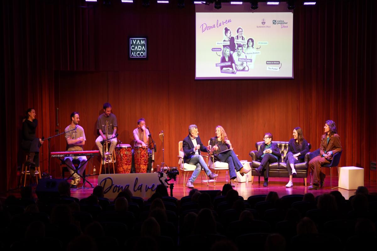 Caixa Popular “Dona la veu” a dones referents en l'Estadi Ciutat de València