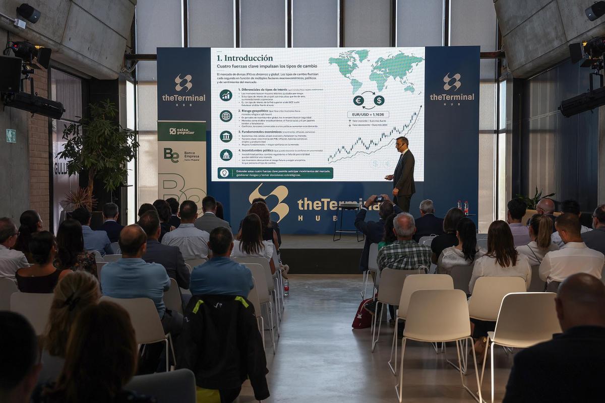 Caixa Popular reuneix empreses valencianes en un fòrum sobre internacionalització d'alt nivel